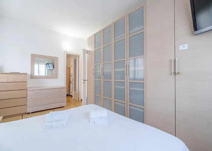 Guesthost - Vega Flat *